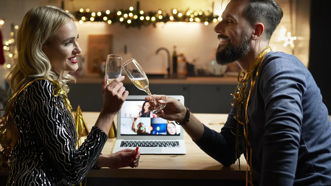 Online Dating Etiquette: Rules Everyone Should Follow